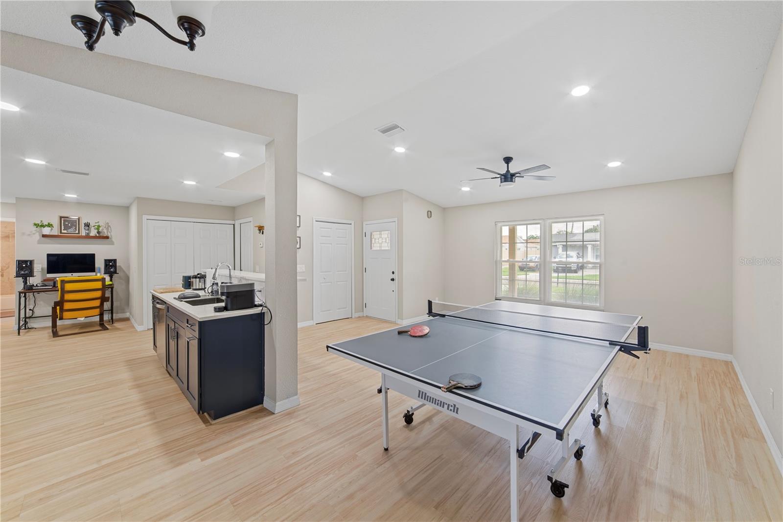 1003 RED OAK CIR — photo 14