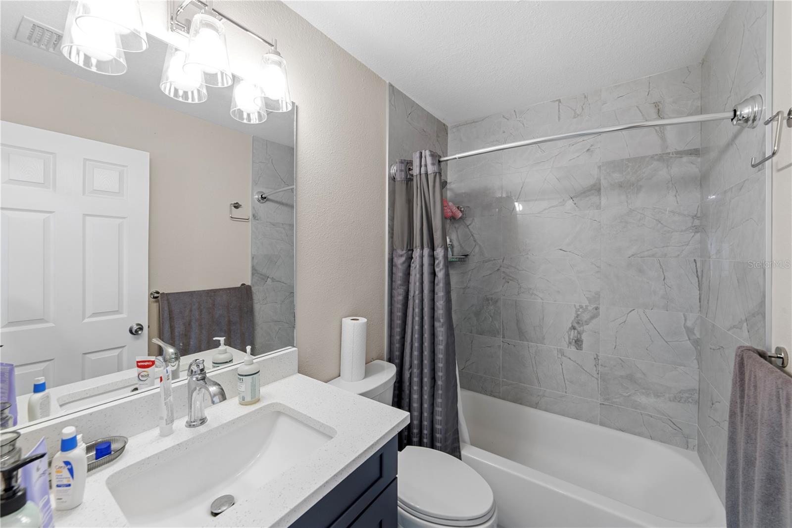 1003 RED OAK CIR — photo 25