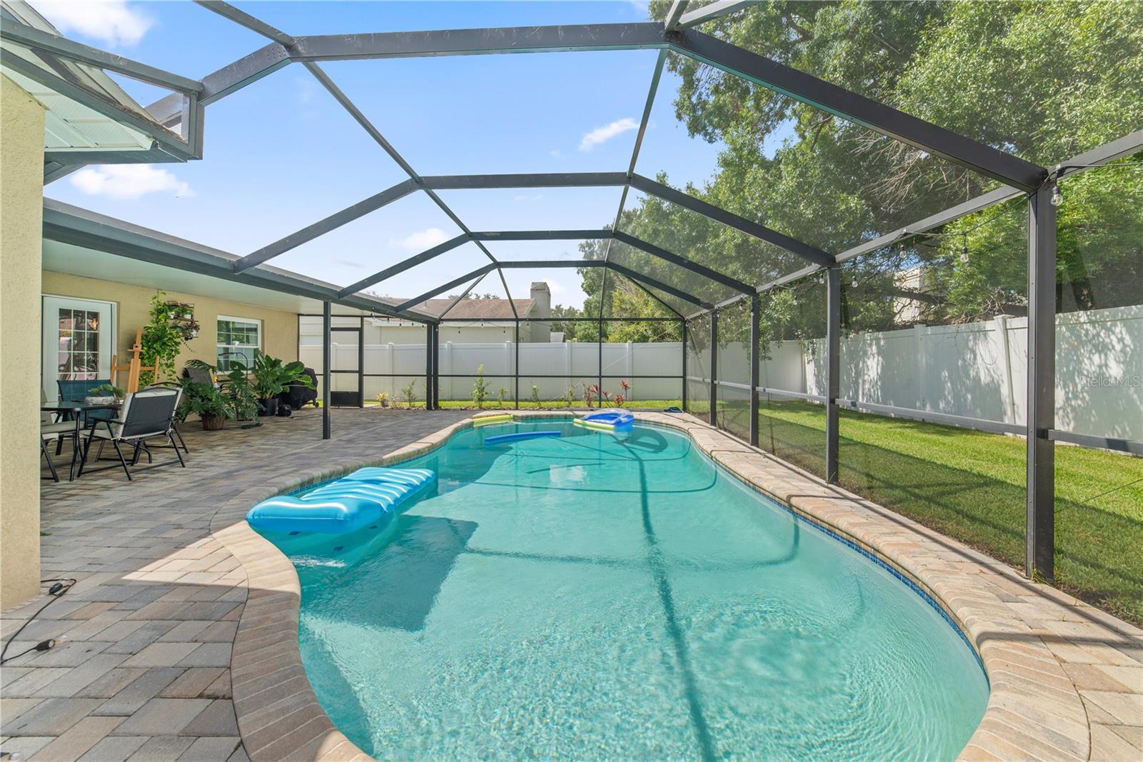 1003 RED OAK CIR — photo 19