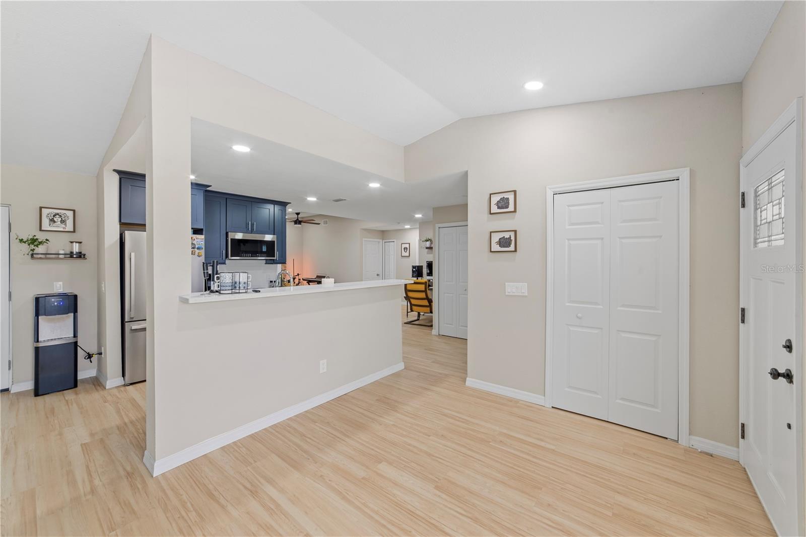 1003 RED OAK CIR — photo 6