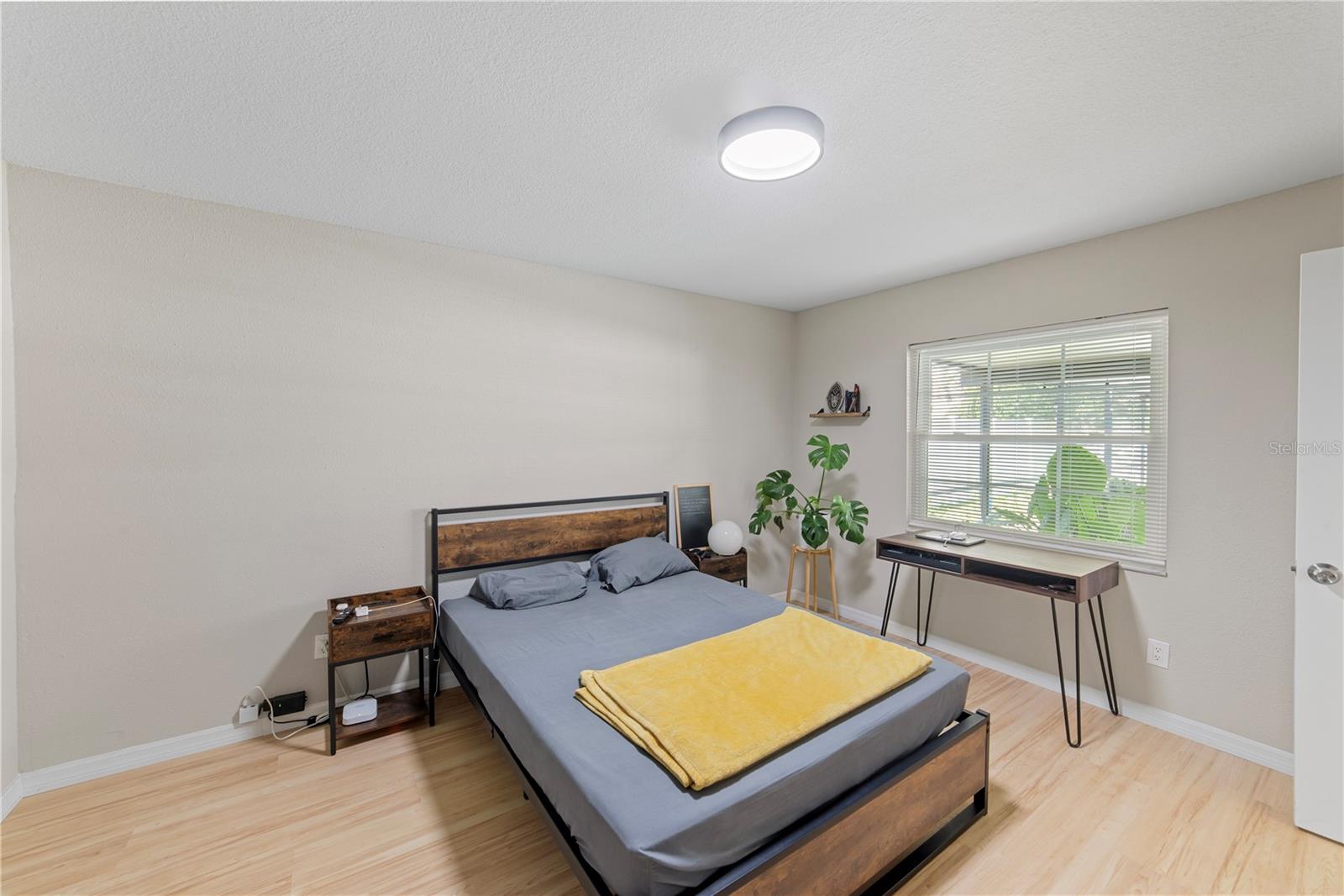 1003 RED OAK CIR — photo 24