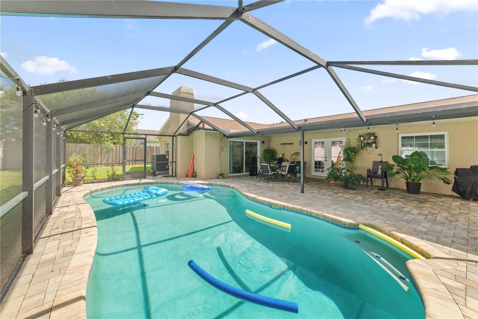1003 RED OAK CIR — photo 29