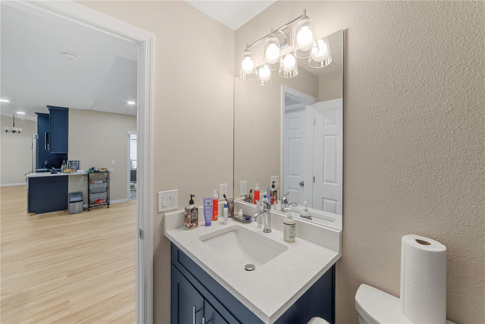 1003 RED OAK CIR — photo 23