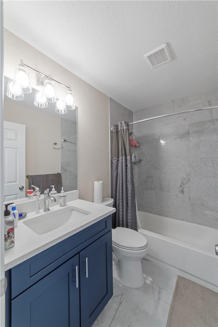 1003 RED OAK CIR — photo 27