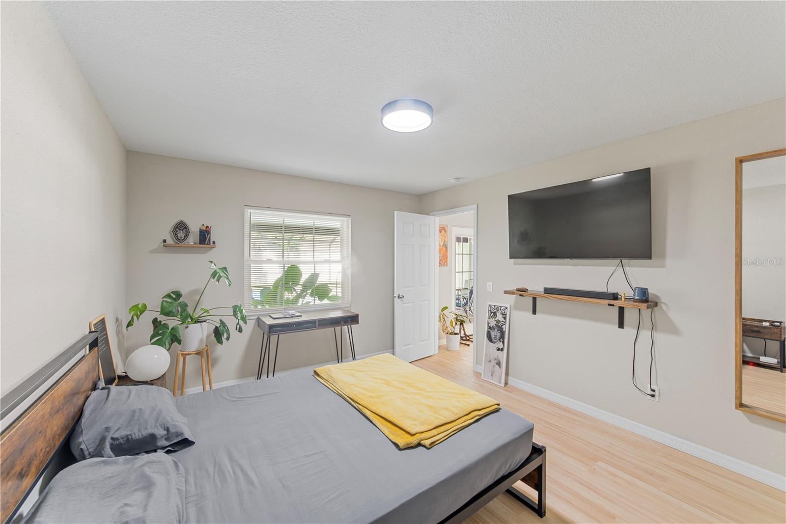 1003 RED OAK CIR — photo 26