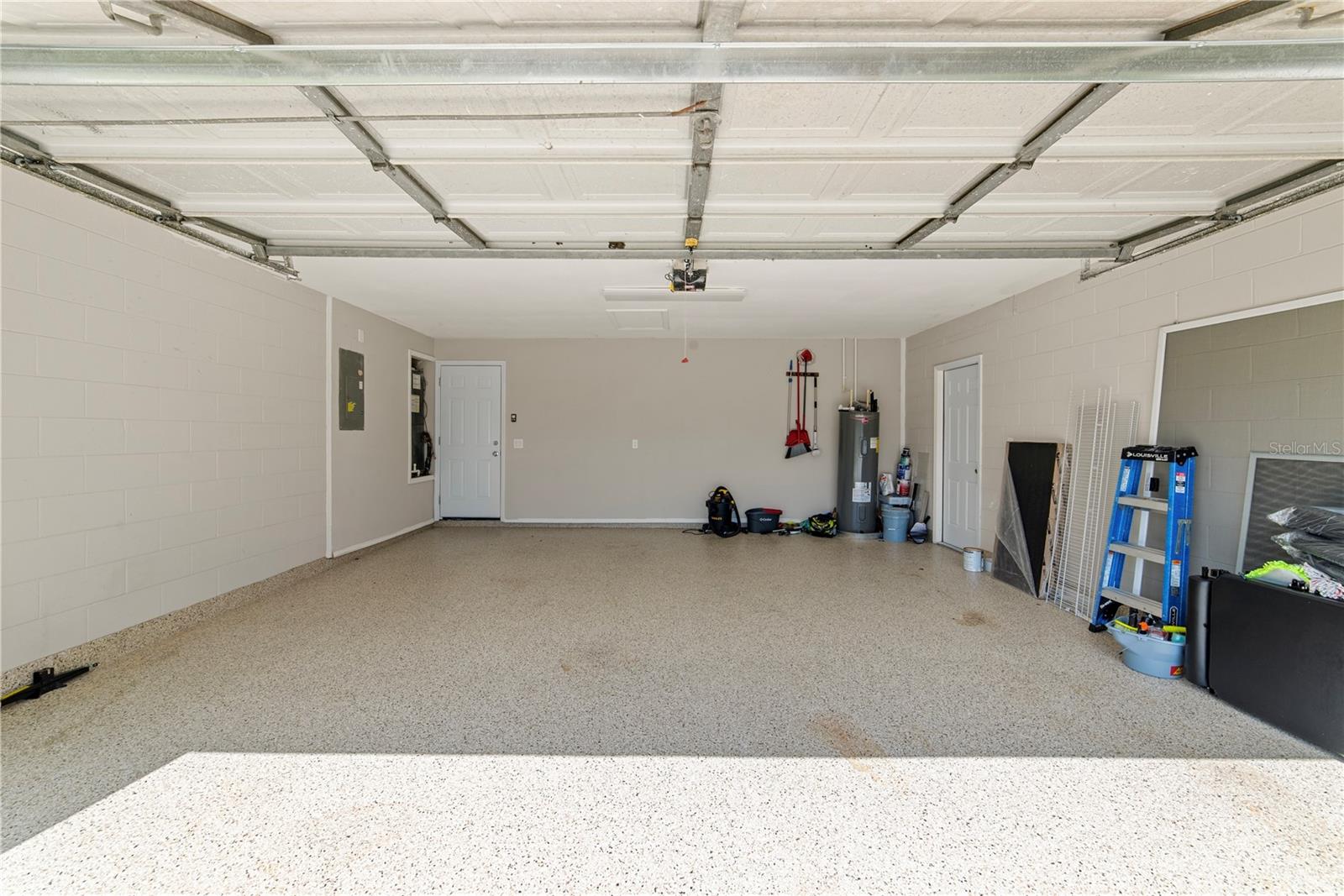 1003 RED OAK CIR — photo 33