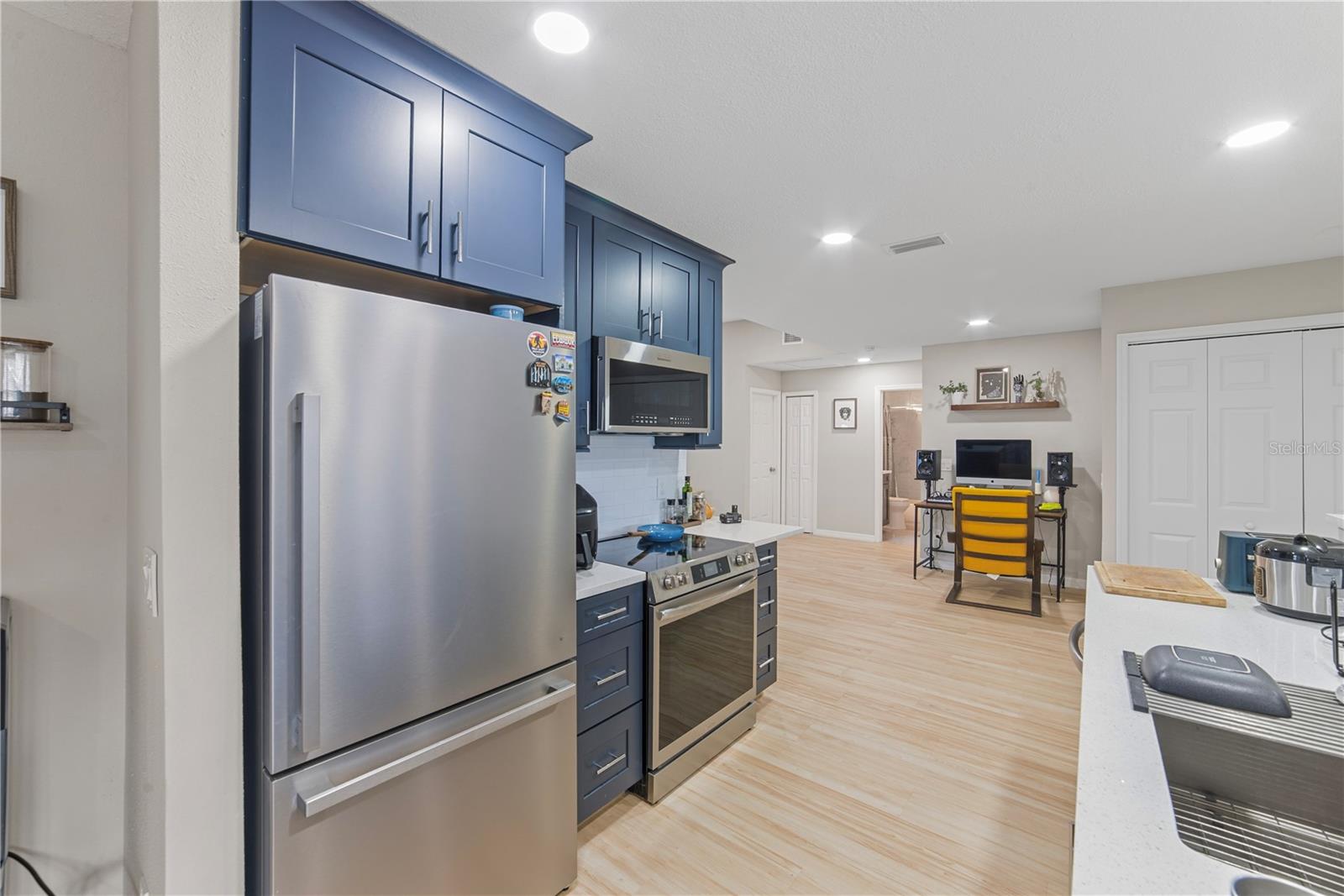 1003 RED OAK CIR — photo 12