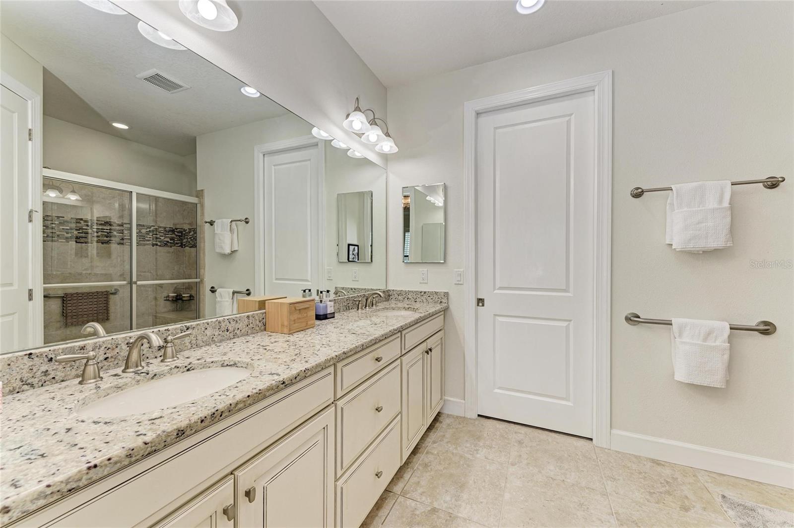 8737 BELLUSSI DR — photo 30