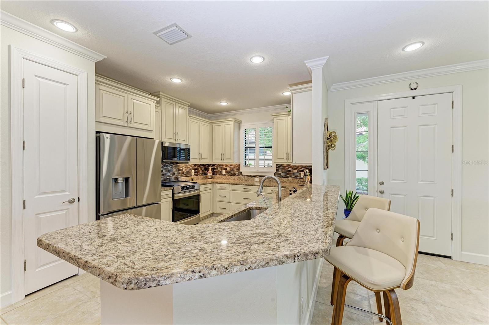 8737 BELLUSSI DR — photo 17