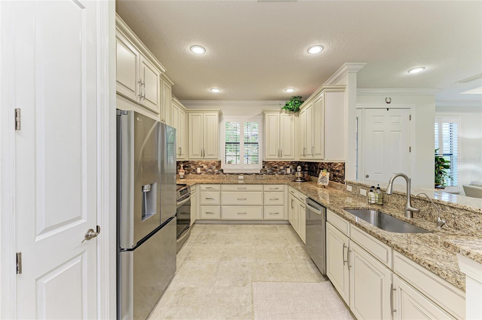 8737 BELLUSSI DR — photo 18