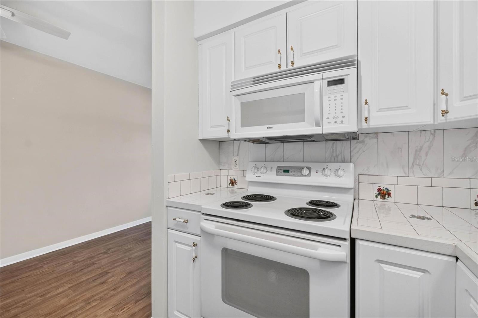 138 36TH AVE N #208 W — photo 11