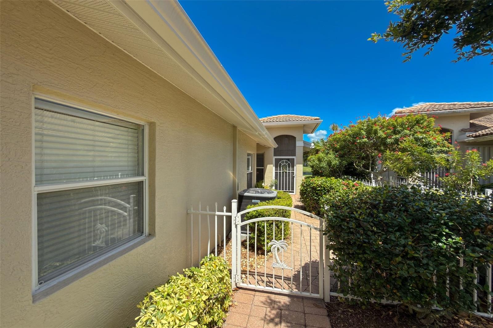 1050 YOSEMITE DR — photo 4