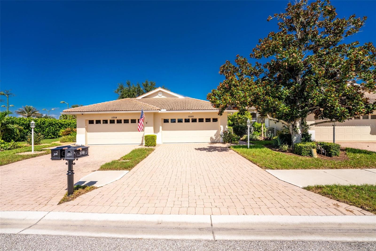 1050 YOSEMITE DR — photo 2