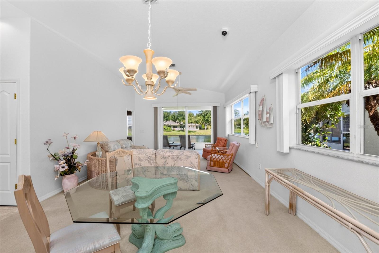 1050 YOSEMITE DR — photo 6