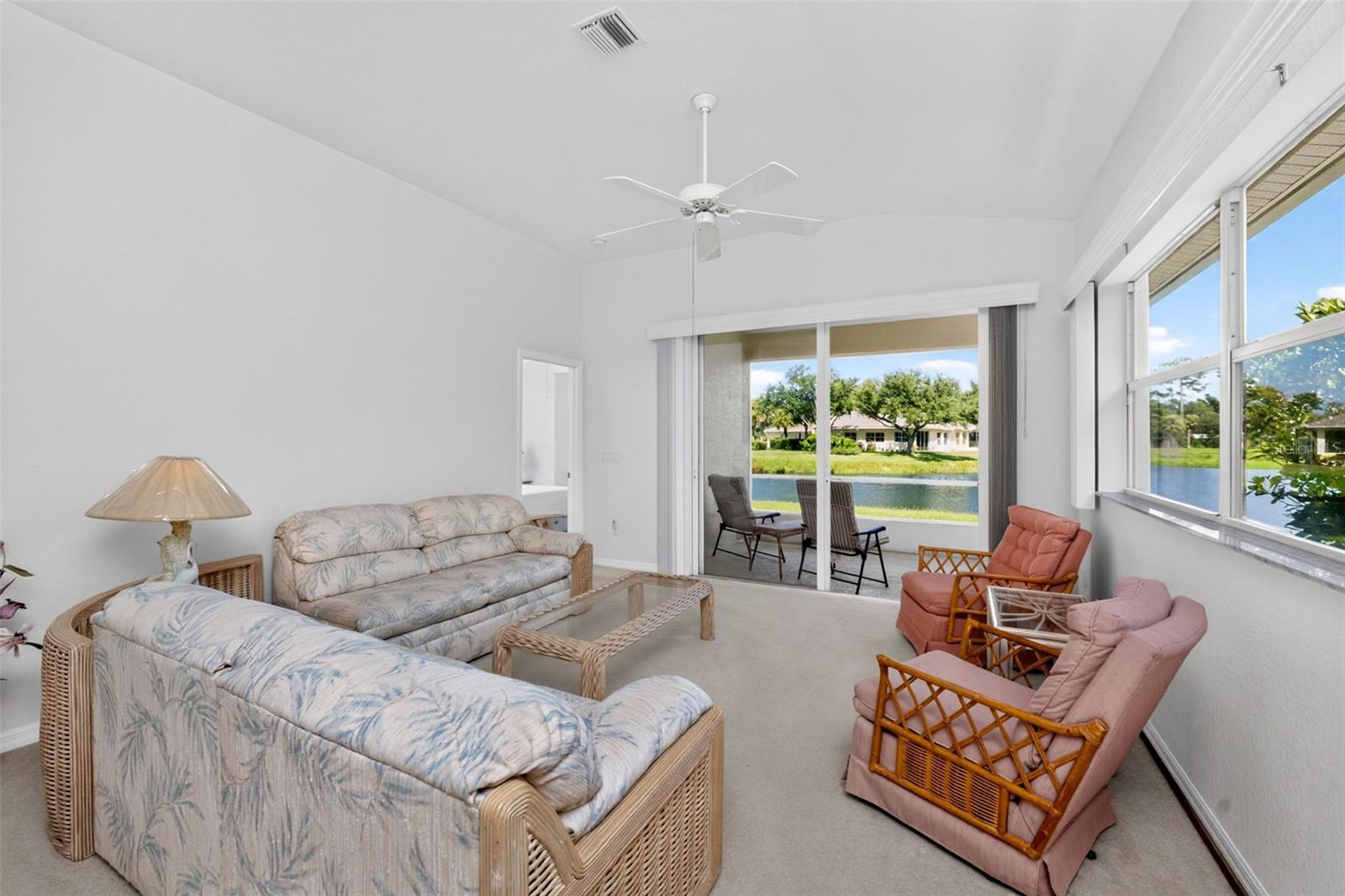 1050 YOSEMITE DR — photo 10