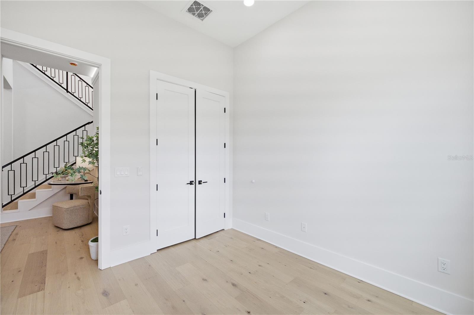 810 W BRADDOCK ST — photo 20