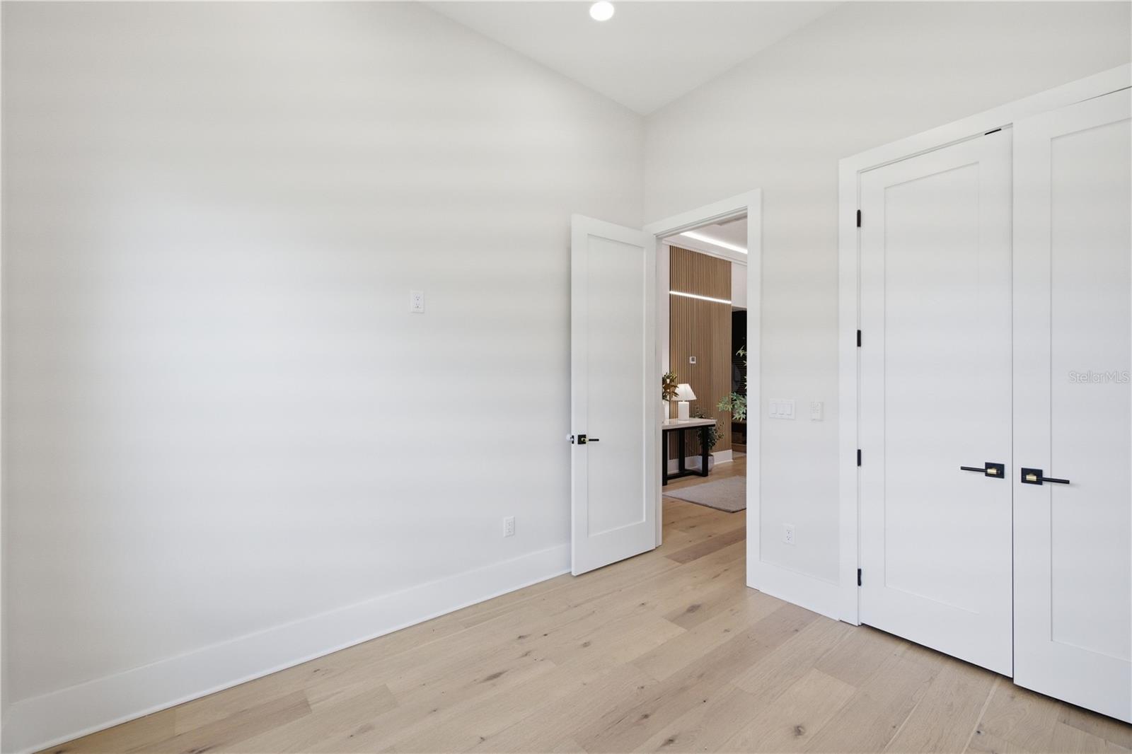 810 W BRADDOCK ST — photo 21