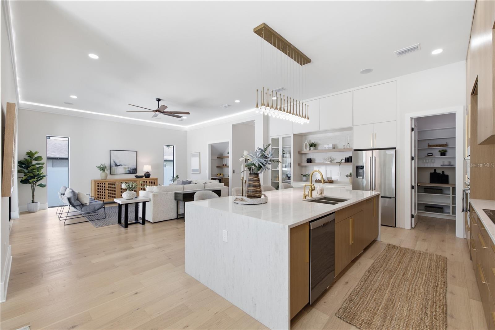 810 W BRADDOCK ST — photo 30