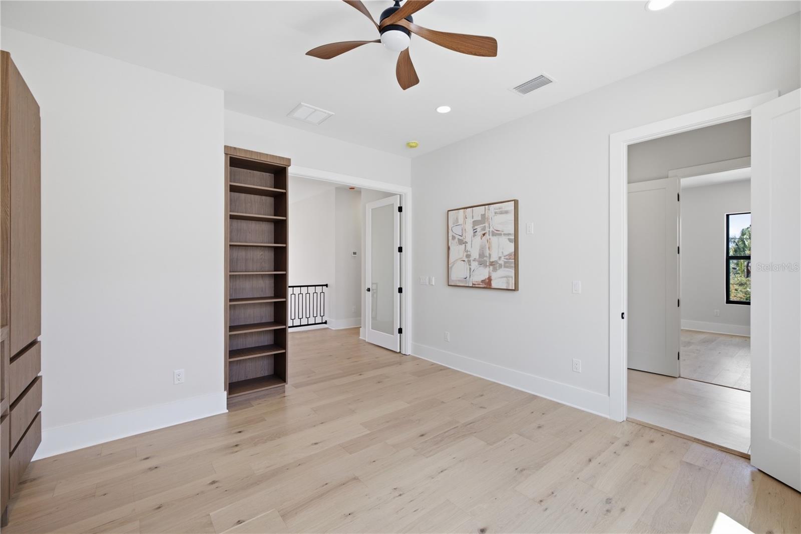 810 W BRADDOCK ST — photo 55
