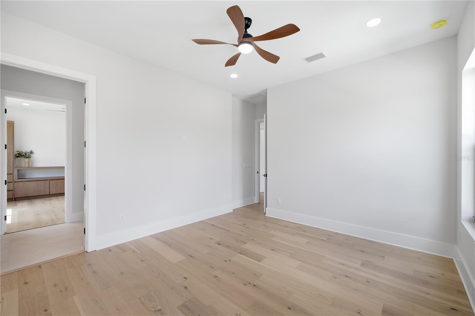 810 W BRADDOCK ST — photo 59