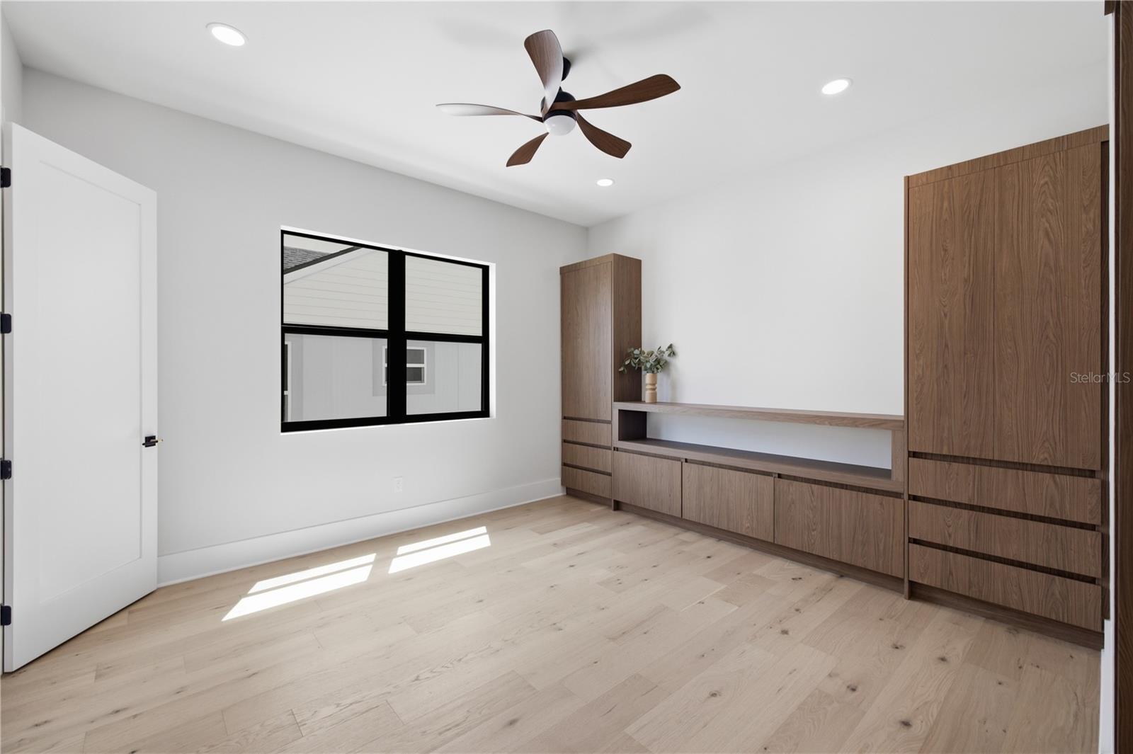 810 W BRADDOCK ST — photo 54