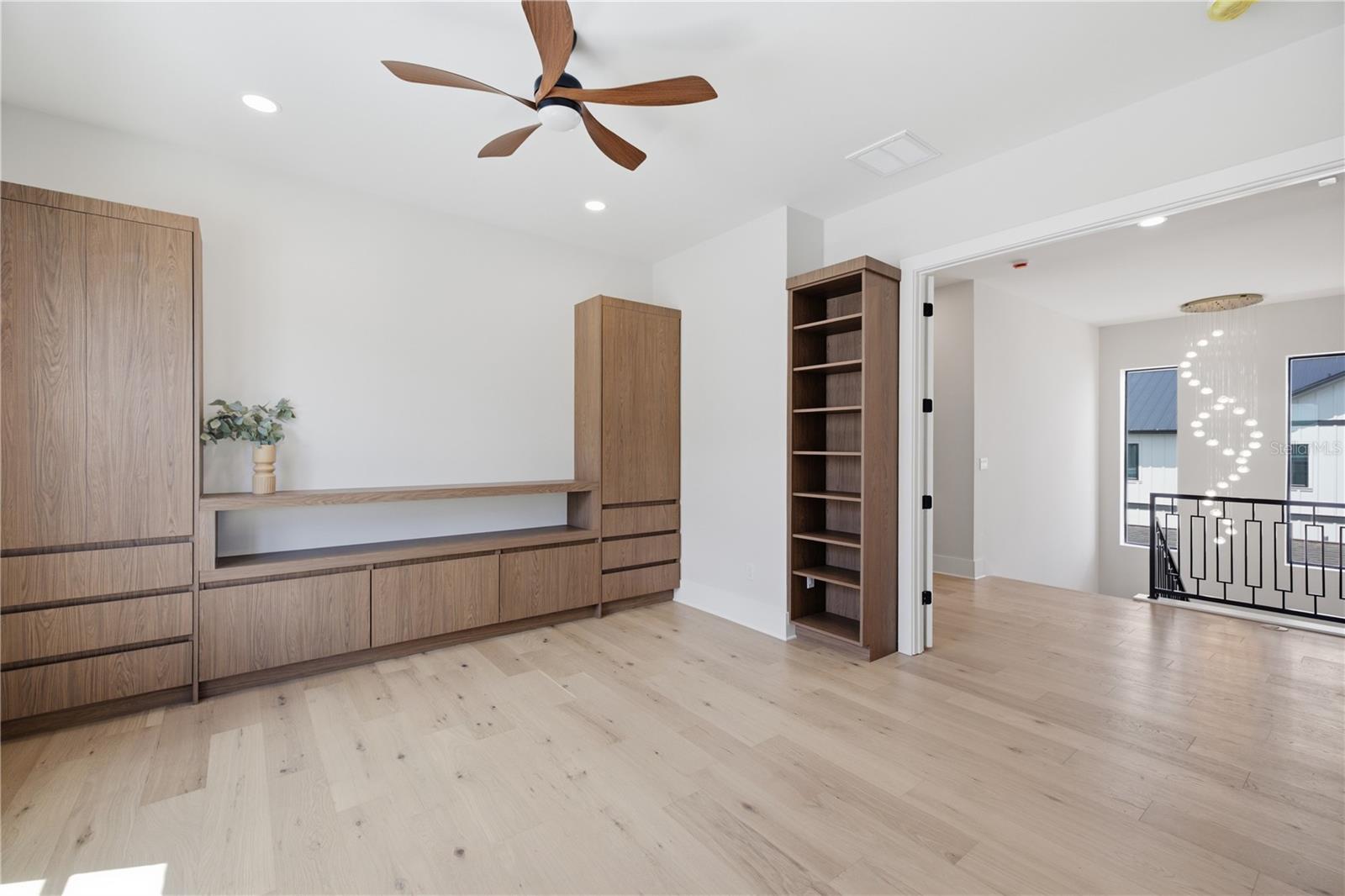 810 W BRADDOCK ST — photo 53