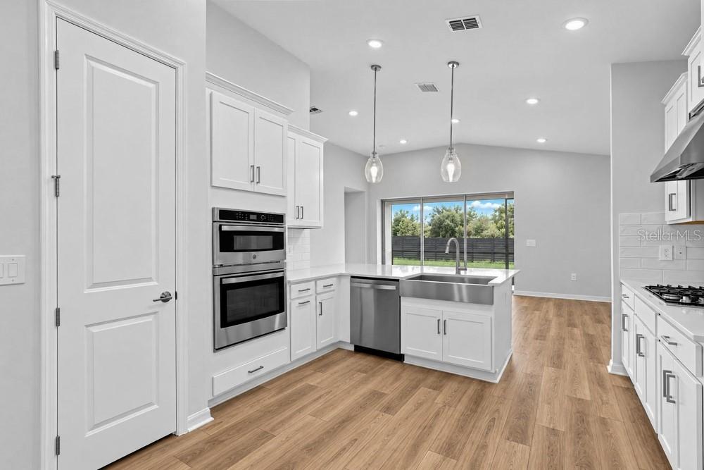 14246 SAWMILL ST — photo 18