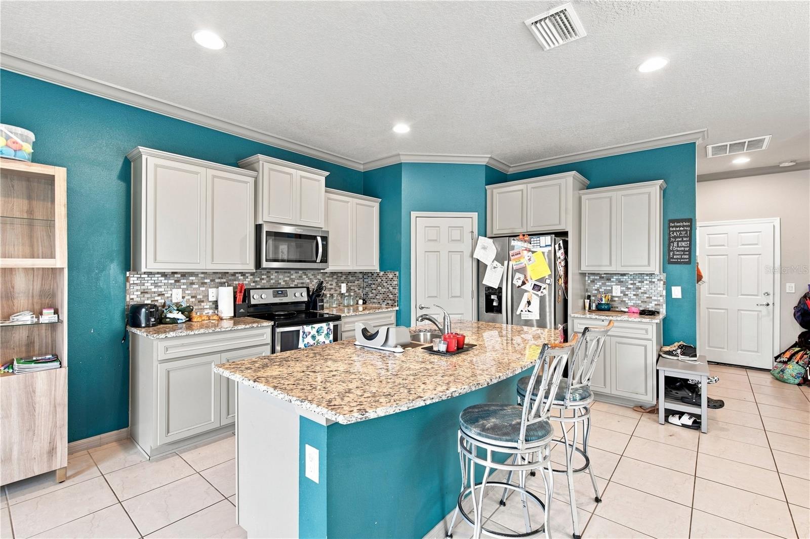 9237 HILLCROFT DR — photo 18