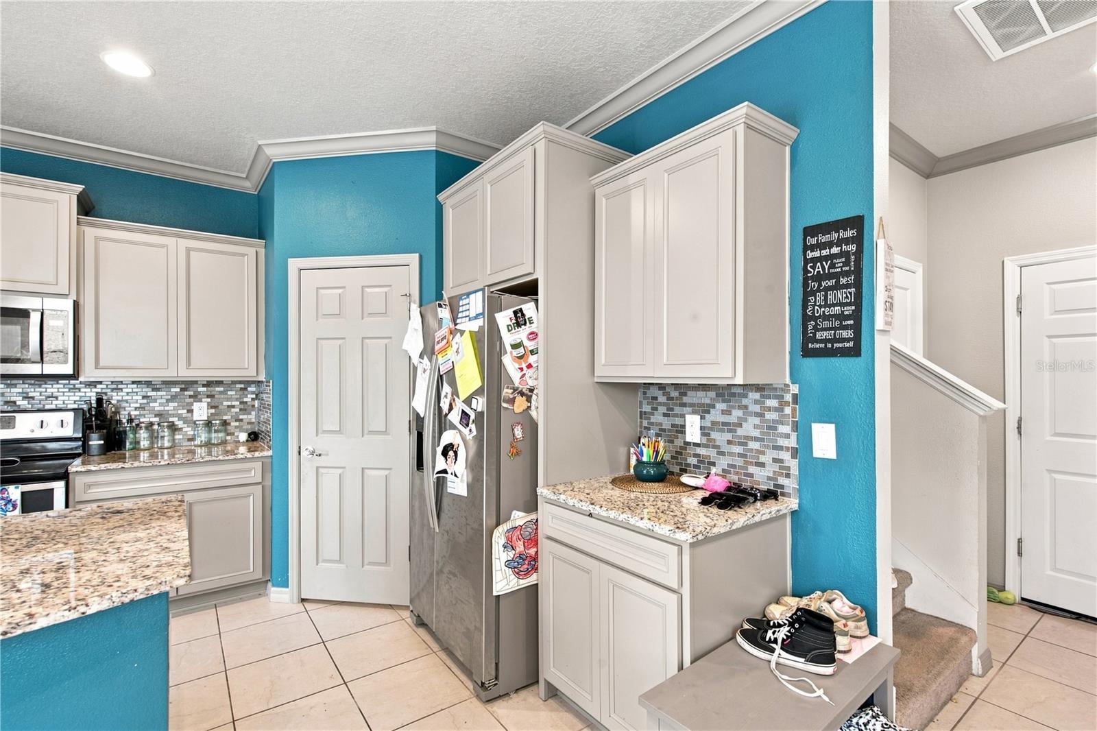9237 HILLCROFT DR — photo 20