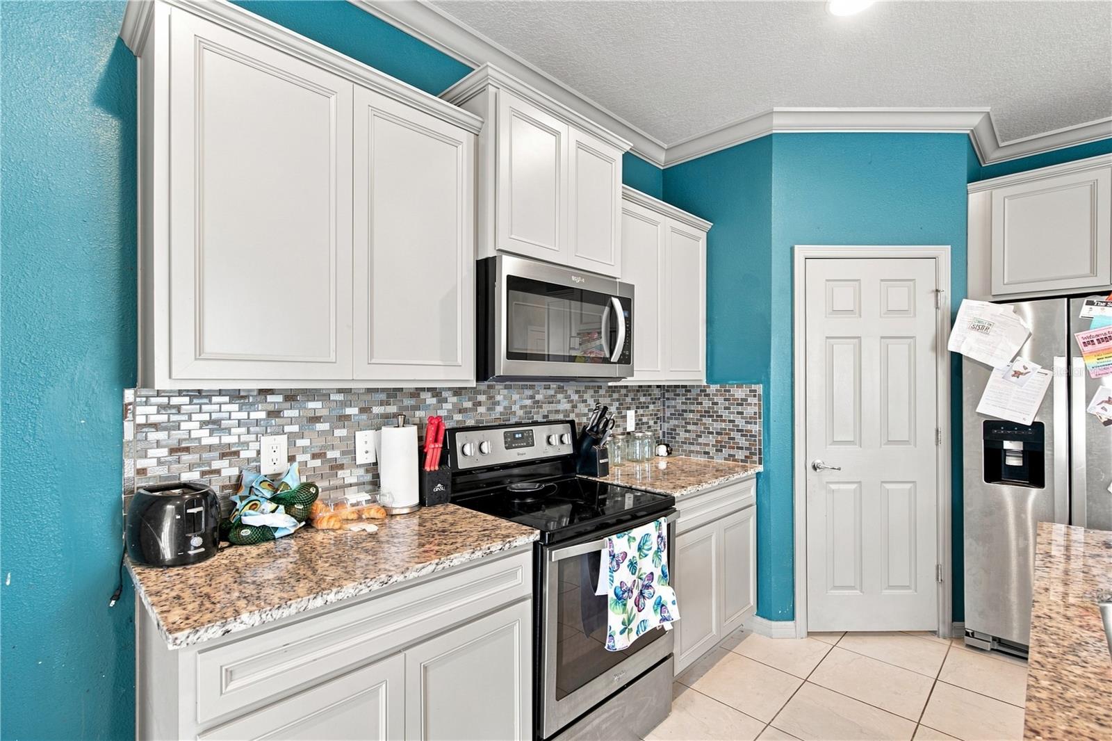 9237 HILLCROFT DR — photo 21