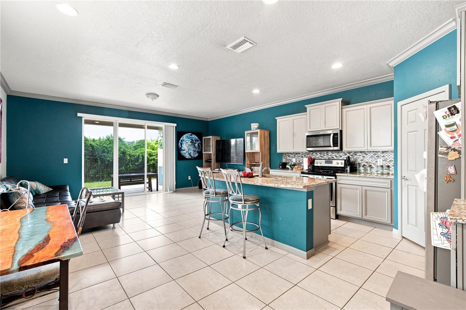 9237 HILLCROFT DR — photo 32