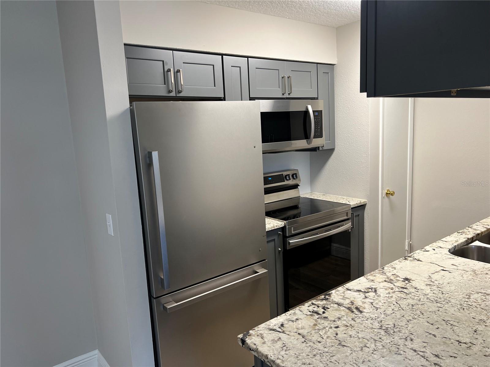 208 RED CEDAR PL #208 — photo 2