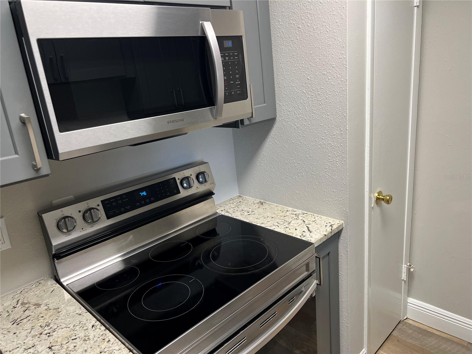 208 RED CEDAR PL #208 — photo 4