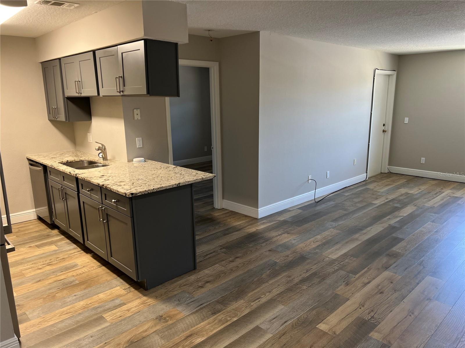 208 RED CEDAR PL #208 — photo 3