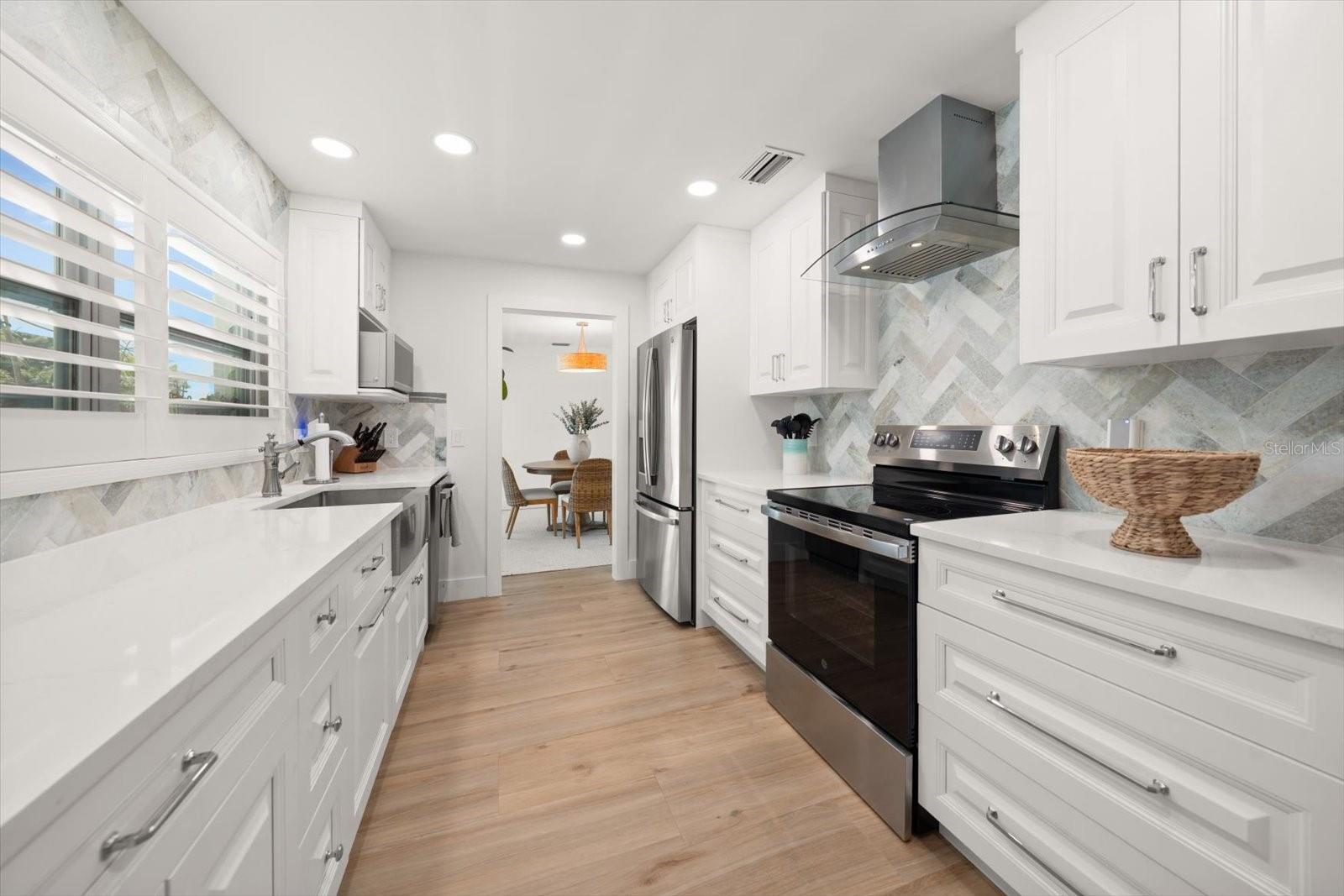 821 JACARANDA DR — photo 11