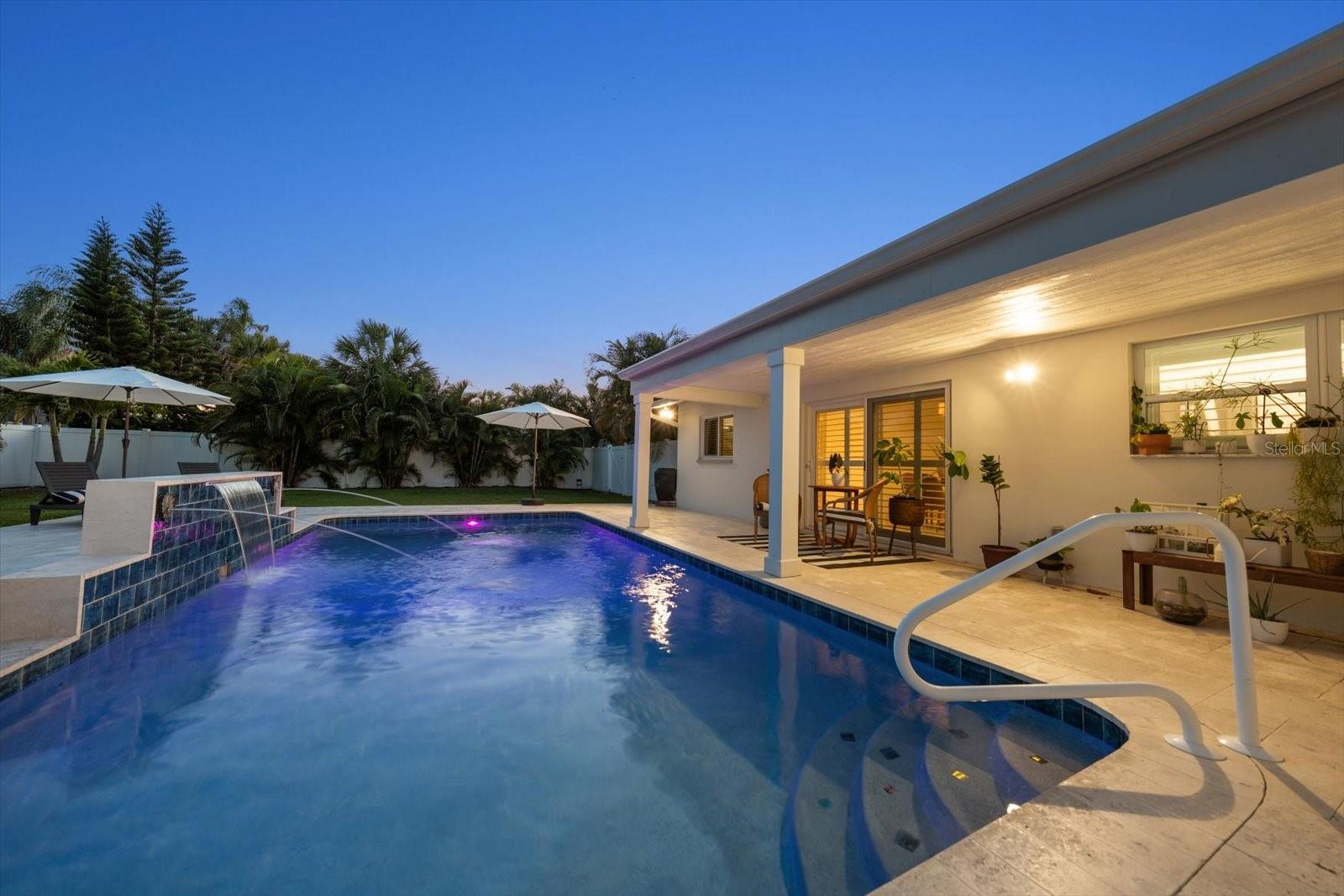 821 JACARANDA DR — photo 3