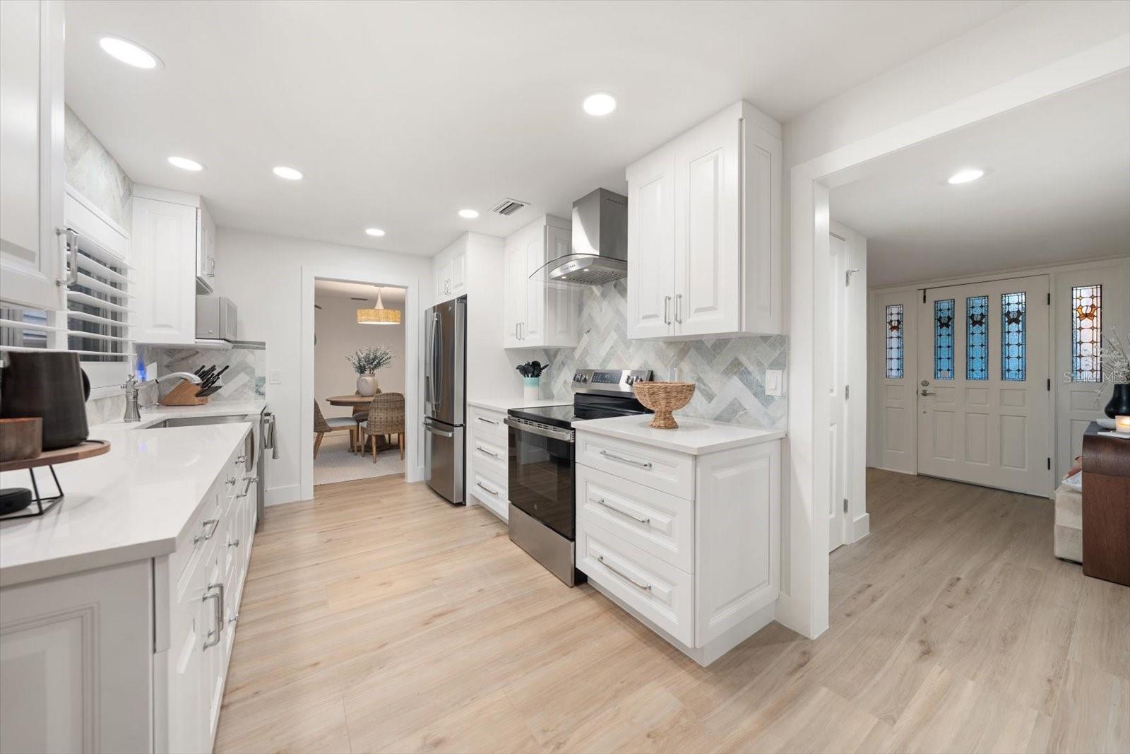 821 JACARANDA DR — photo 12