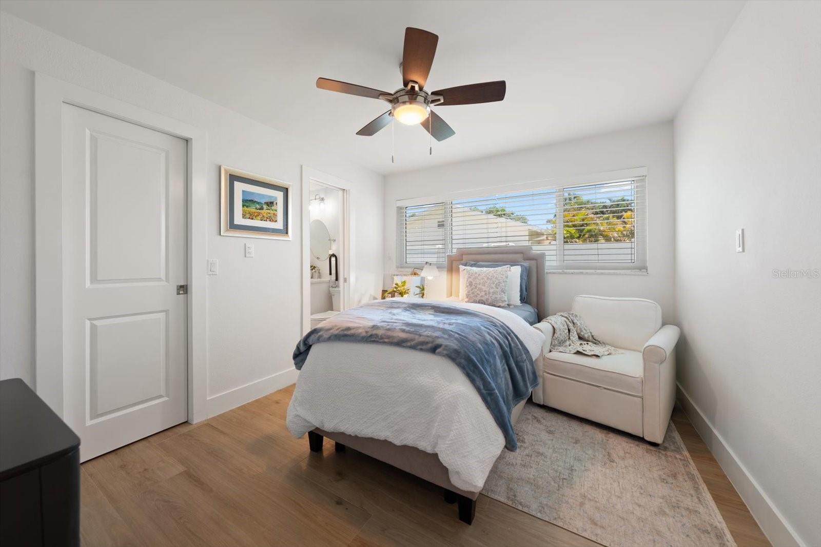 821 JACARANDA DR — photo 22