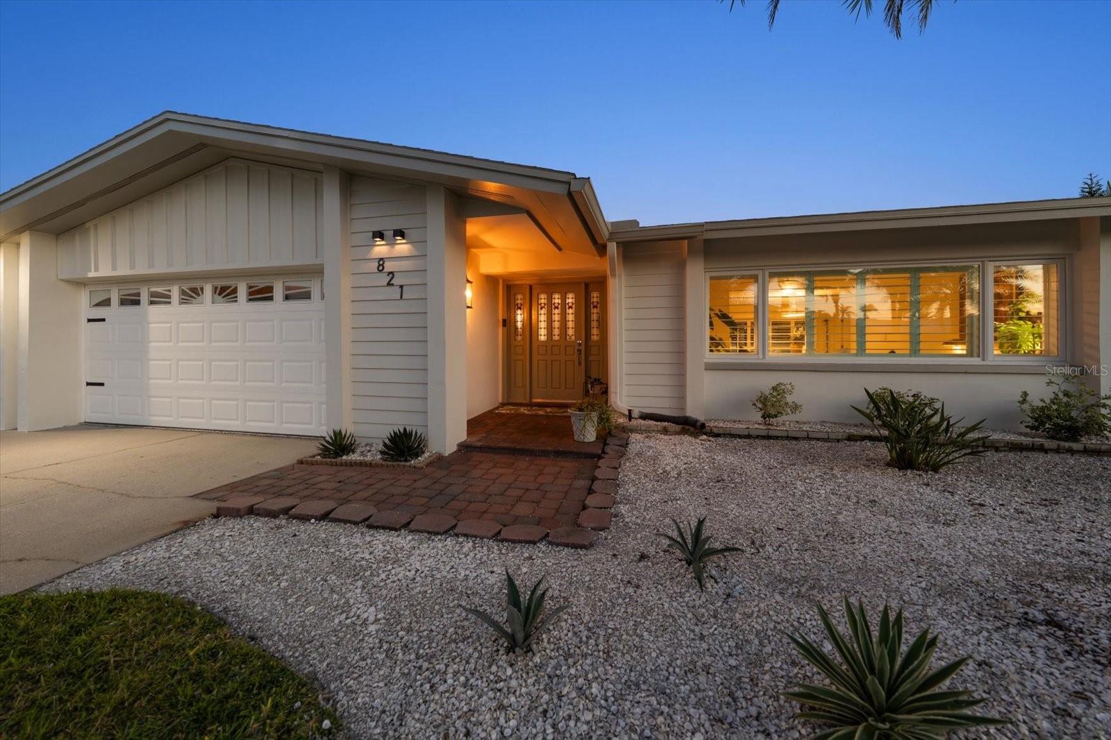 821 JACARANDA DR — photo 2