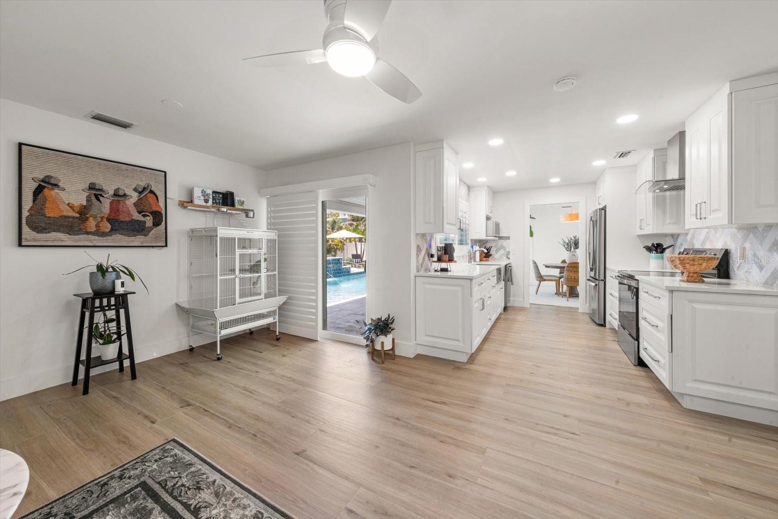 821 JACARANDA DR — photo 13