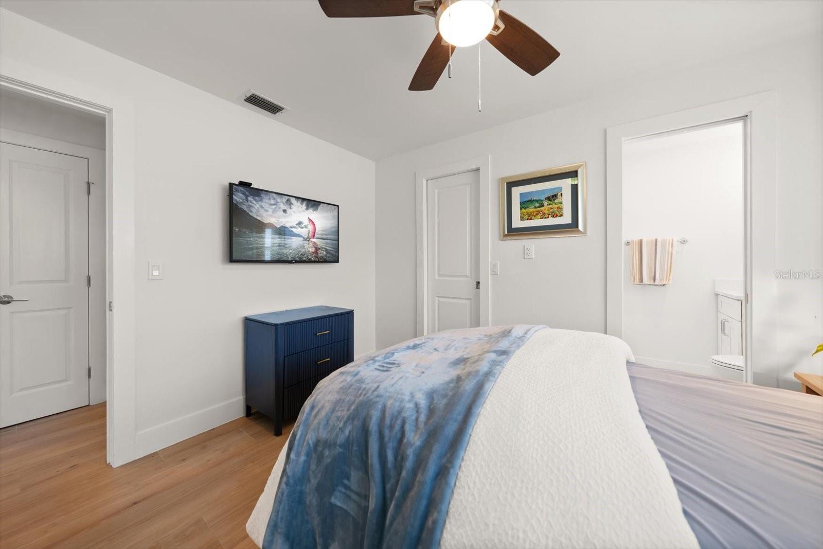 821 JACARANDA DR — photo 23