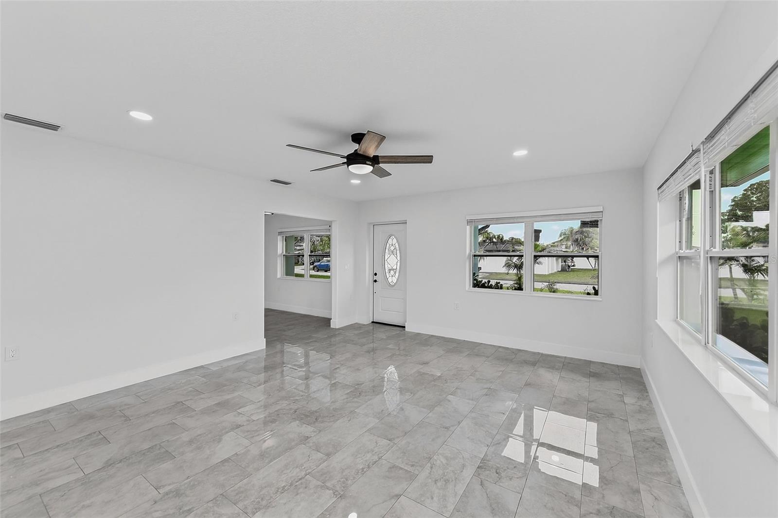 2425 BAYWOOD DR E — photo 10