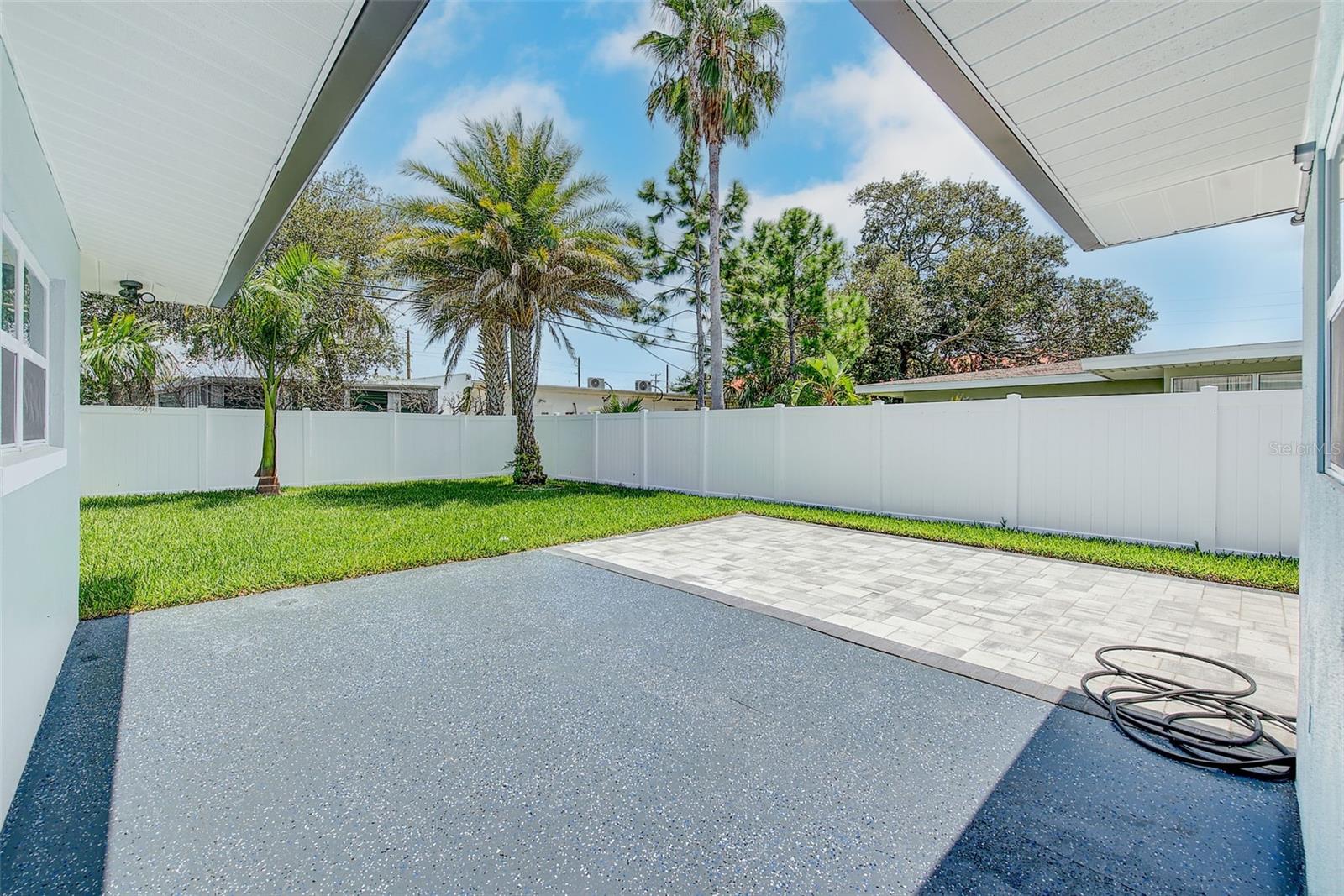 2425 BAYWOOD DR E — photo 31