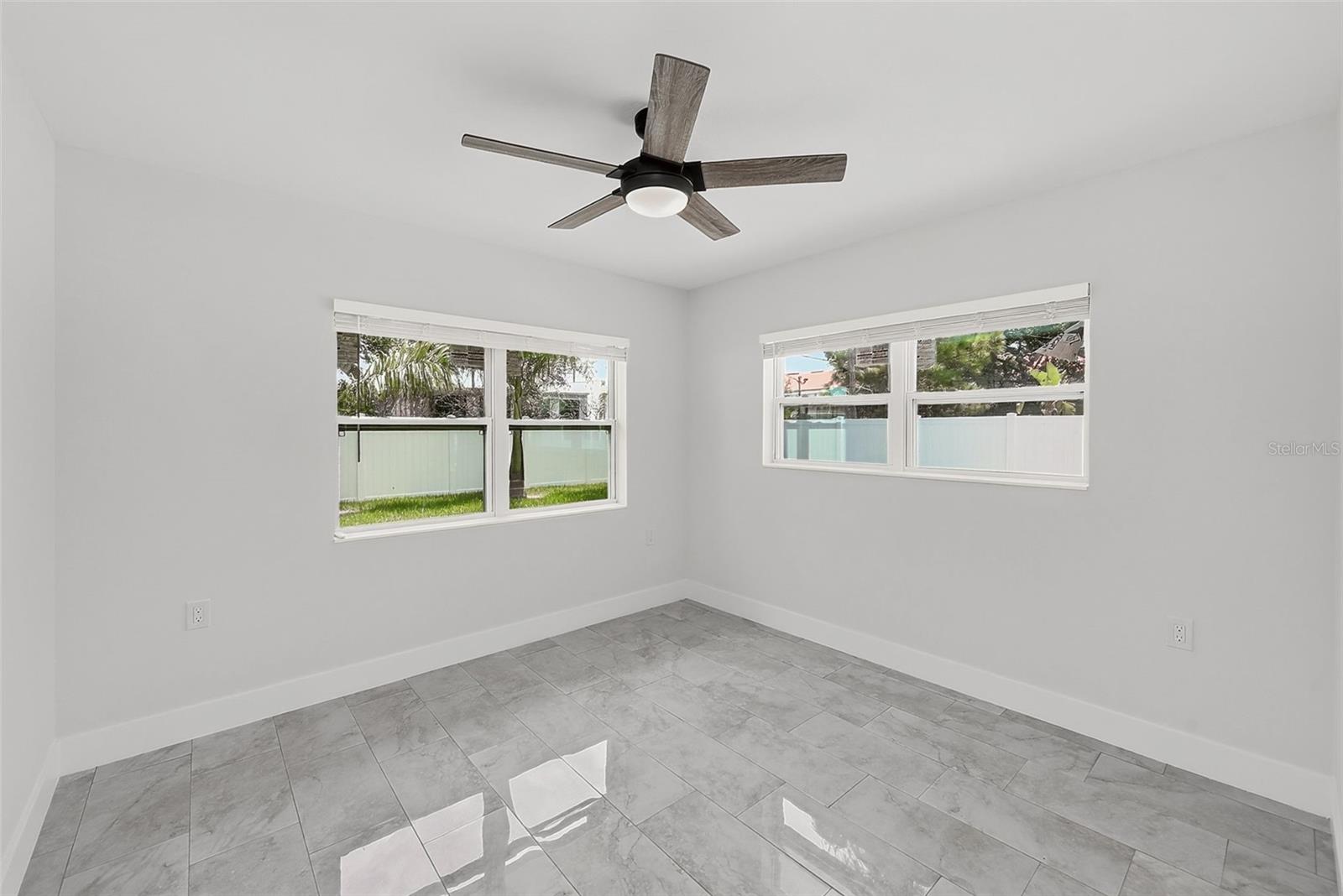 2425 BAYWOOD DR E — photo 23