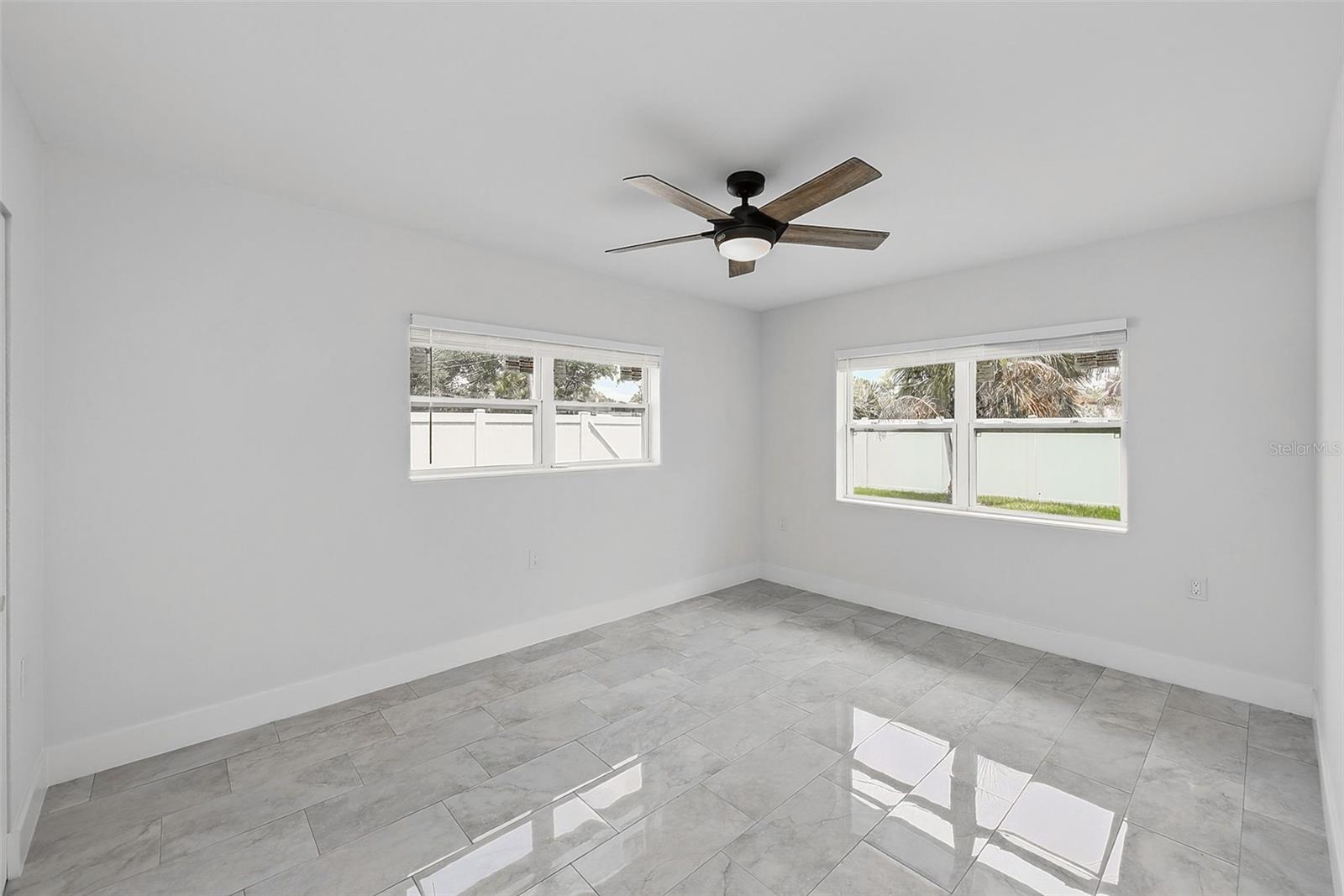 2425 BAYWOOD DR E — photo 19
