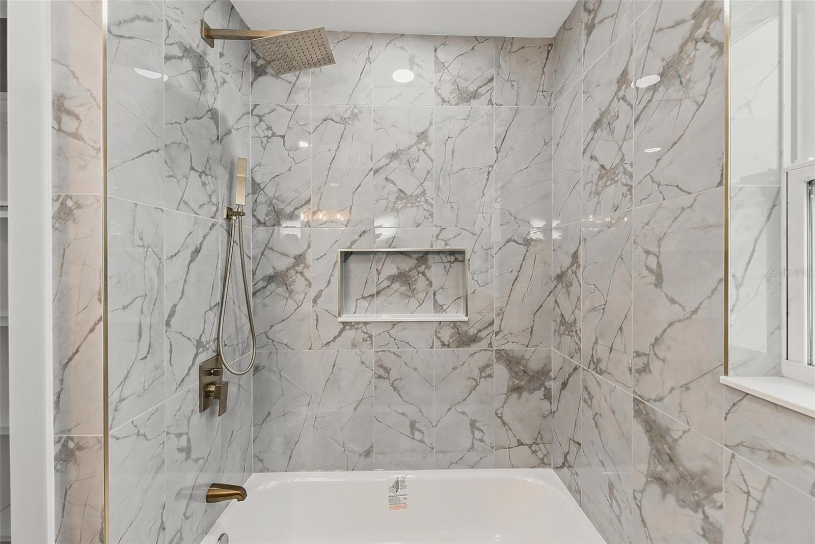 2425 BAYWOOD DR E — photo 22