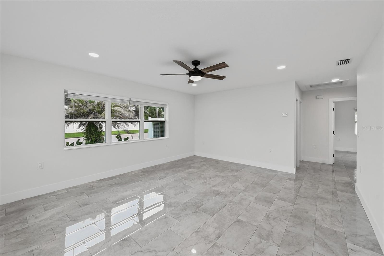 2425 BAYWOOD DR E — photo 8