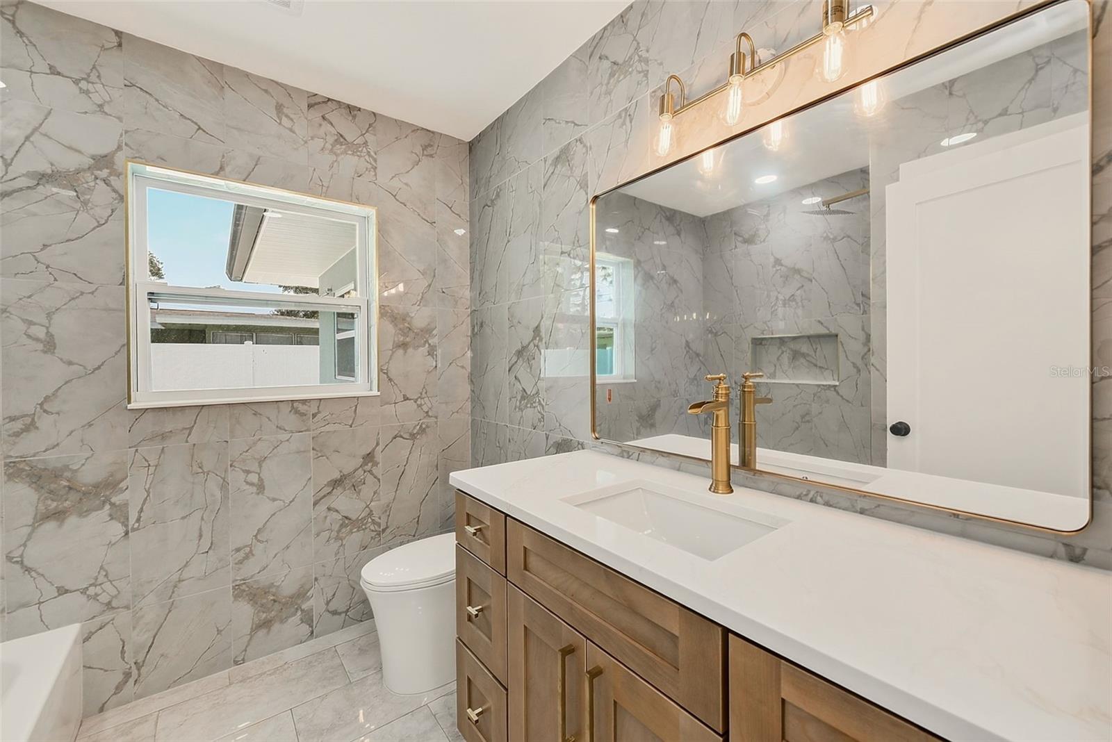 2425 BAYWOOD DR E — photo 21