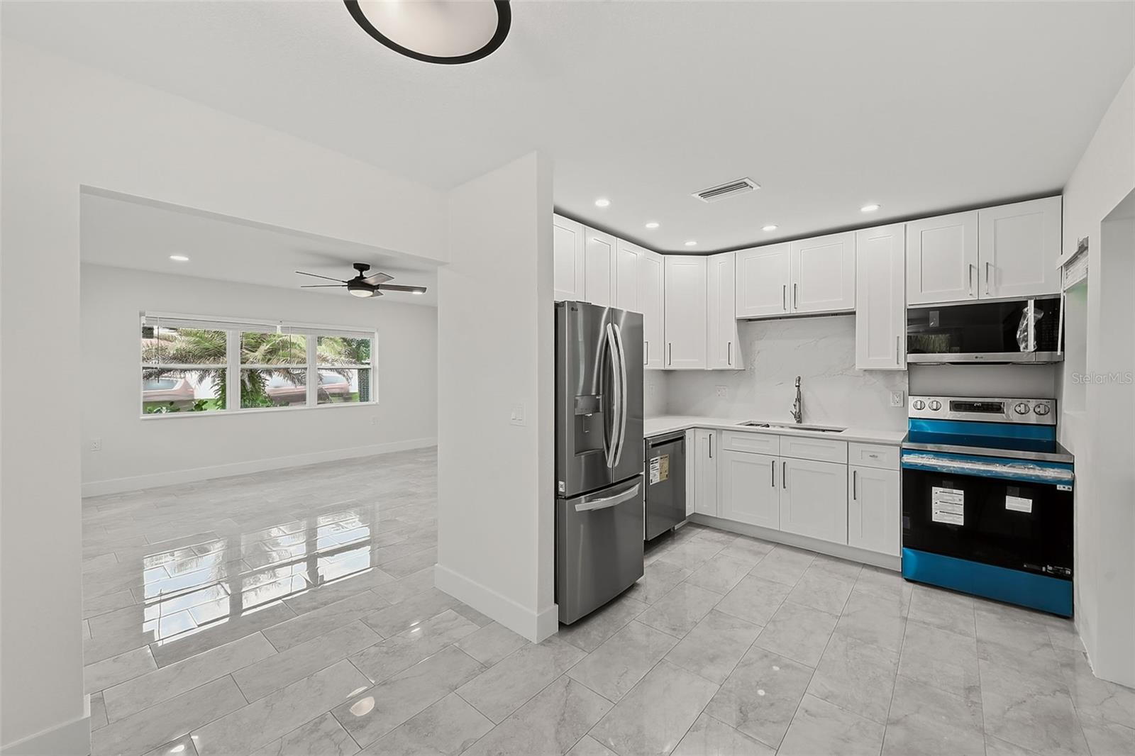 2425 BAYWOOD DR E — photo 12