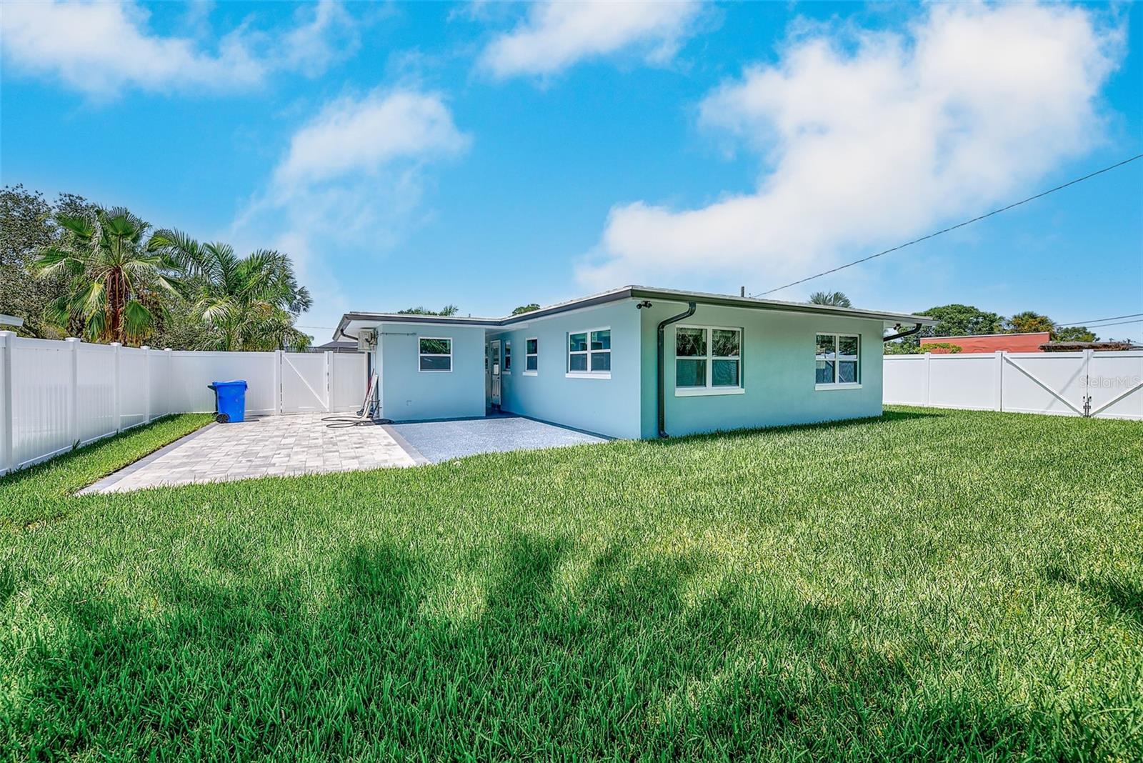 2425 BAYWOOD DR E — photo 34
